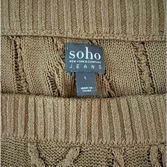 Soho Off Shoulder Seeater - Picture 2 of 3